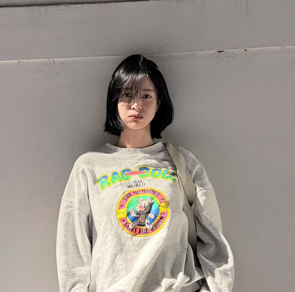 kwonnaraosua's tweet photo. kwon nara                         kwon nara 
cute 🥺                                      gorgeous 🫠 https://t.co/Tgw3oc1q5m
