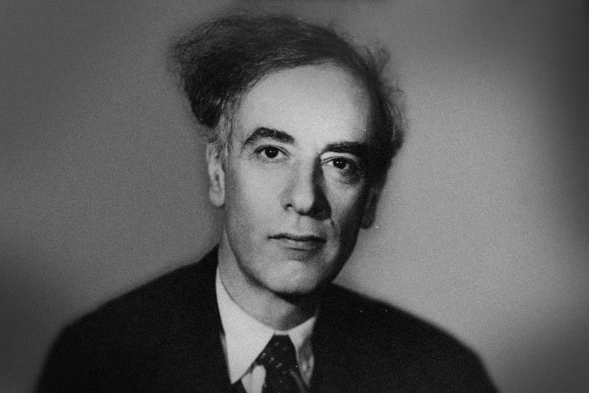 LensScientific's tweet photo. On the genius of Lev Landau:

A Soviet physicist who helped shape modern theoretical physics, from quantum theory to superfluid helium.

He won the 1962 Nobel Prize and created the brutal “Theoretical Minimum”, an exam series covering almost all of theoretical physics.

Only around 43 people ever passed.