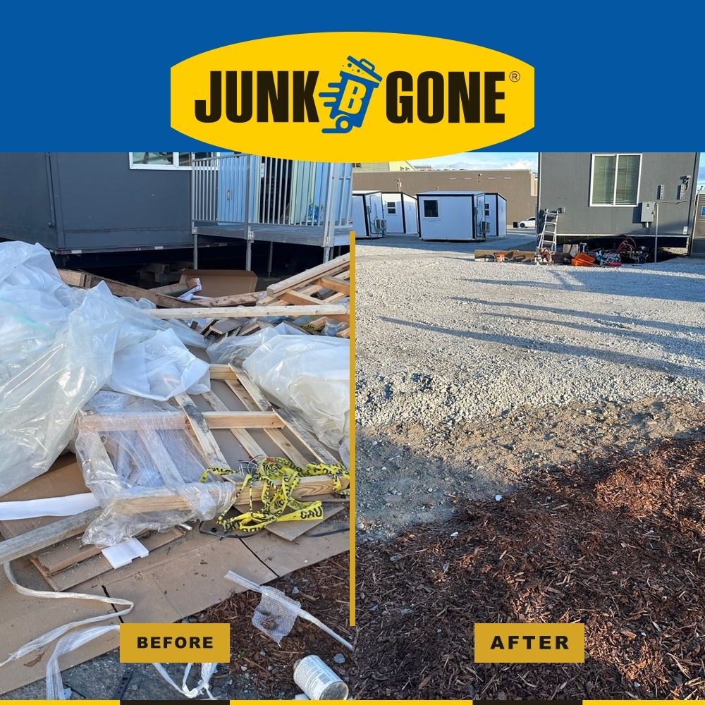 JunkBGone2's tweet photo. Lumber, plastic sheeting, scattered construction debris β all of it gone. Seattle construction site: cleared and ready. πͺ #JunkBGone #SeattleJunkRemoval #ConstructionCleanup https://t.co/3qg0kr3Jet