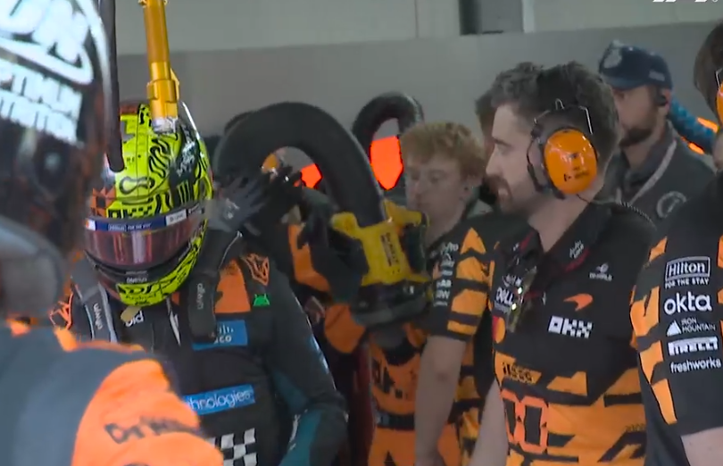 formuLau16's tweet photo. Max Verstappen and Lando Norris went from fighting for the WDC to DNF together love it here https://t.co/kB1FkturHW
