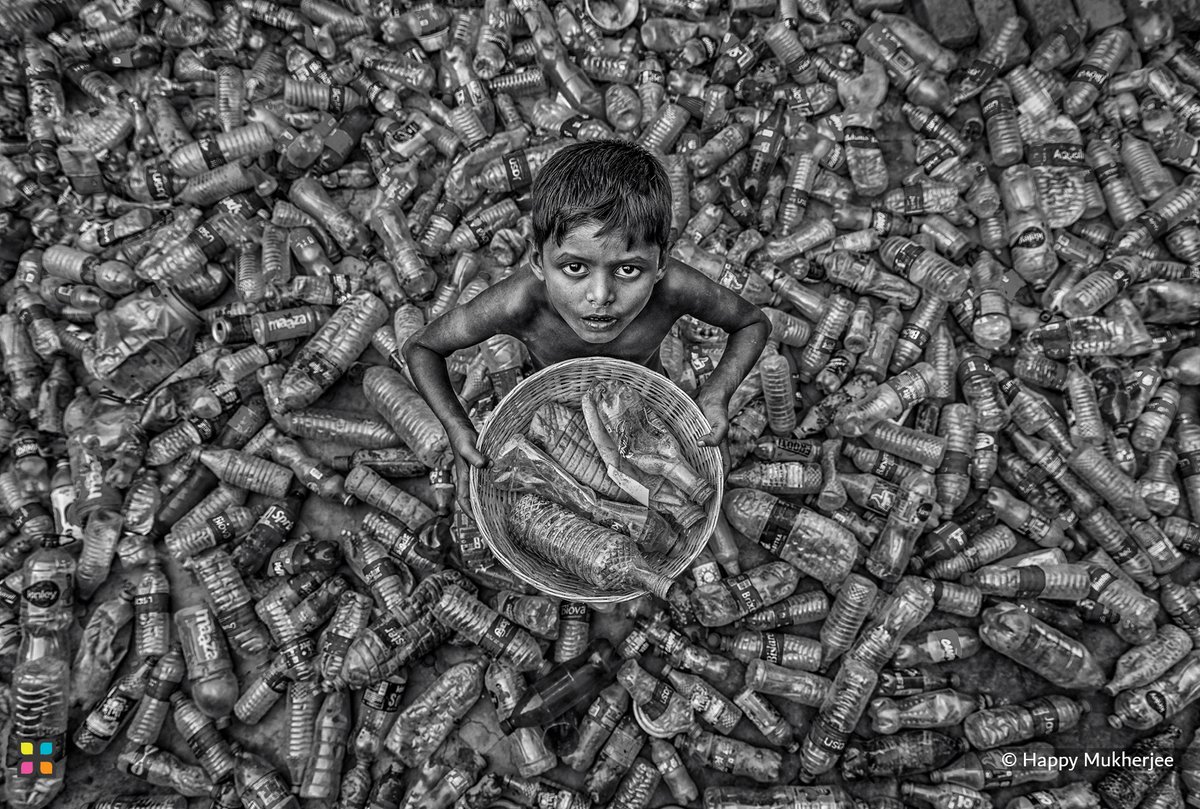 HIPAae's tweet photo. 📸 #PhotoOfTheDay 

"Born to Recycle, Bound to Survive | إعادة تدوير البقاء"

© Happy Mukherjee | India

#HIPA #HIPAae #Photography #PhotographerLovers #India #BlackandWhitePhotography #Storytelling https://t.co/z9iKdCUbGT