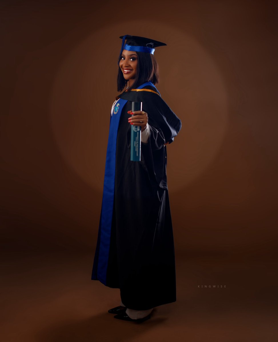 _Ifyyyyy_'s tweet photo. 05/06/2026

My name now has a degree attached to it. 
IGBOANUGO, IFEYINWA JENIFFER (MHSN)
Second Class Honours (Upper Division)
B.A. History and Diplomatic studies, UPH.

🎓👩‍🎓
#convocation https://t.co/sIHHJIpotv