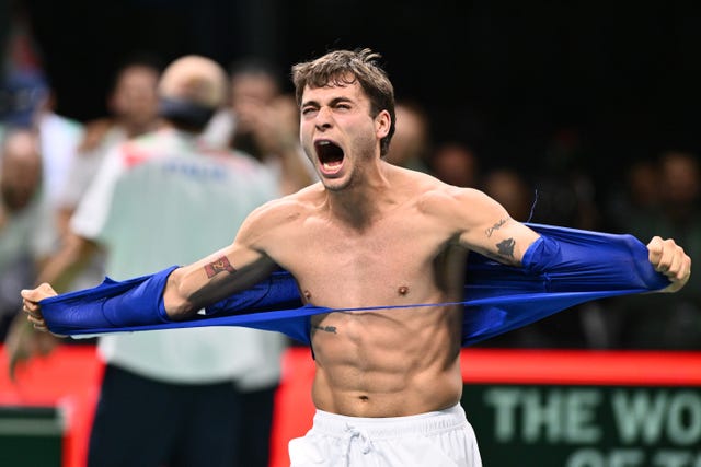 fedinwimbledon's tweet photo. FLAVIO RICORDATI CHI SEI RIPIJATI ANCHE DUE SET SOTTO NON IMPORTA SEI UN GLADIATORE NON TE LO DIMENTICARE https://t.co/8lt0VavESO