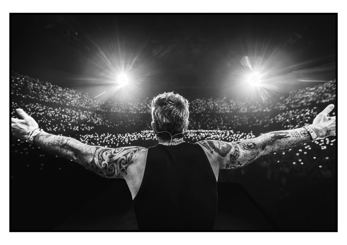 robbiewilliams's tweet photo. BRITPOP WORLD TOUR // DÜSSELDORF, GERMANY // 6th JUNE 2026 https://t.co/ZQjpMJXM62