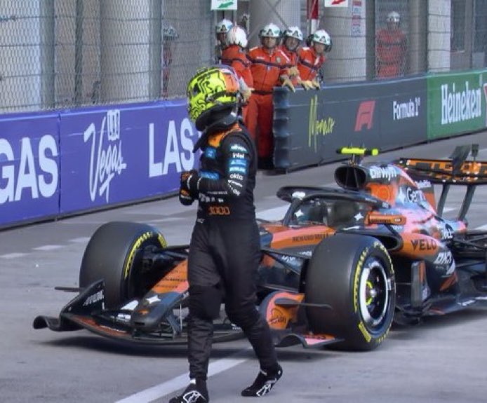 milclaren's tweet photo. happy 1000th gp mclaren 🧡🧡🧡 go papaya family 🧡🧡🧡 https://t.co/s9n1EVbn3a