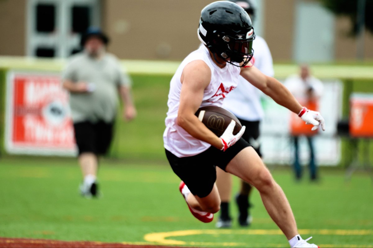 LoganAMunoz3's tweet photo. Running it back one last time. 
The countdown to Friday nights is on. 🏈⏳

#SeniorSeason #LastRide #BuiltInTheSummer #FridayNightLights #UnfinishedBusiness #ClassOf2027 #WarwickWarriors #ThankfulForTheJourney 

@WarwickFB https://t.co/Yn5VAvgncZ