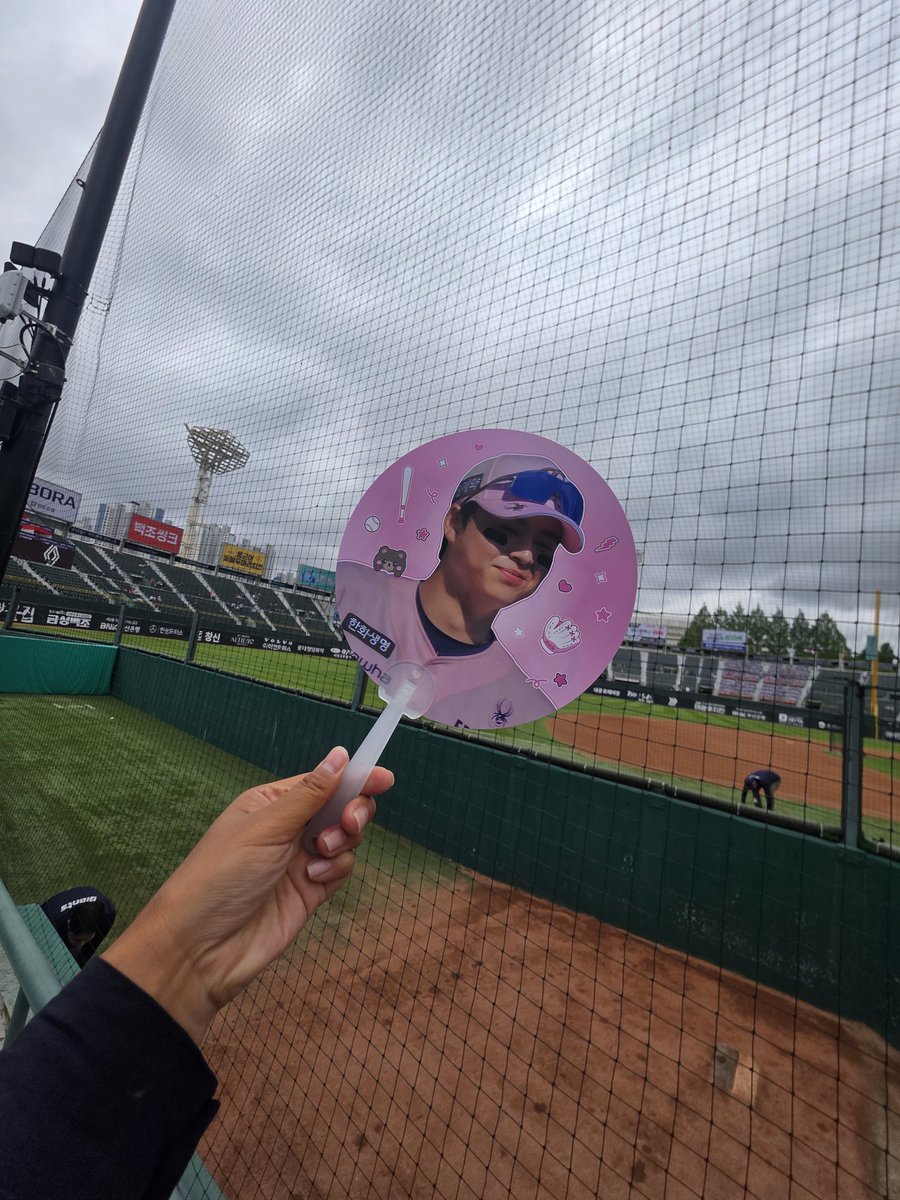 hellomoon_pic's tweet photo. 나두있다 시화니부채🧡 https://t.co/padleqgD1M