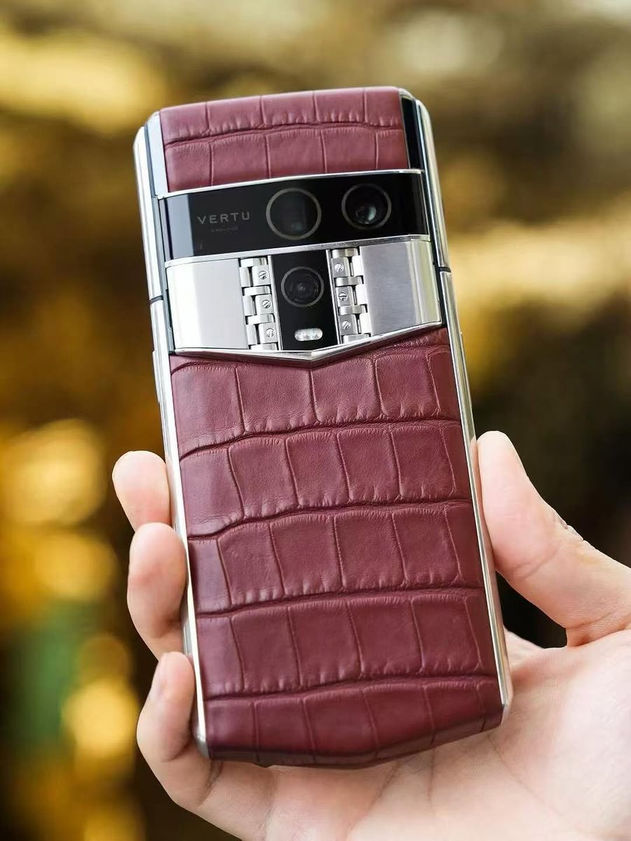 Views721's tweet photo. VERTU Mobile https://t.co/DrtP7e5mfq