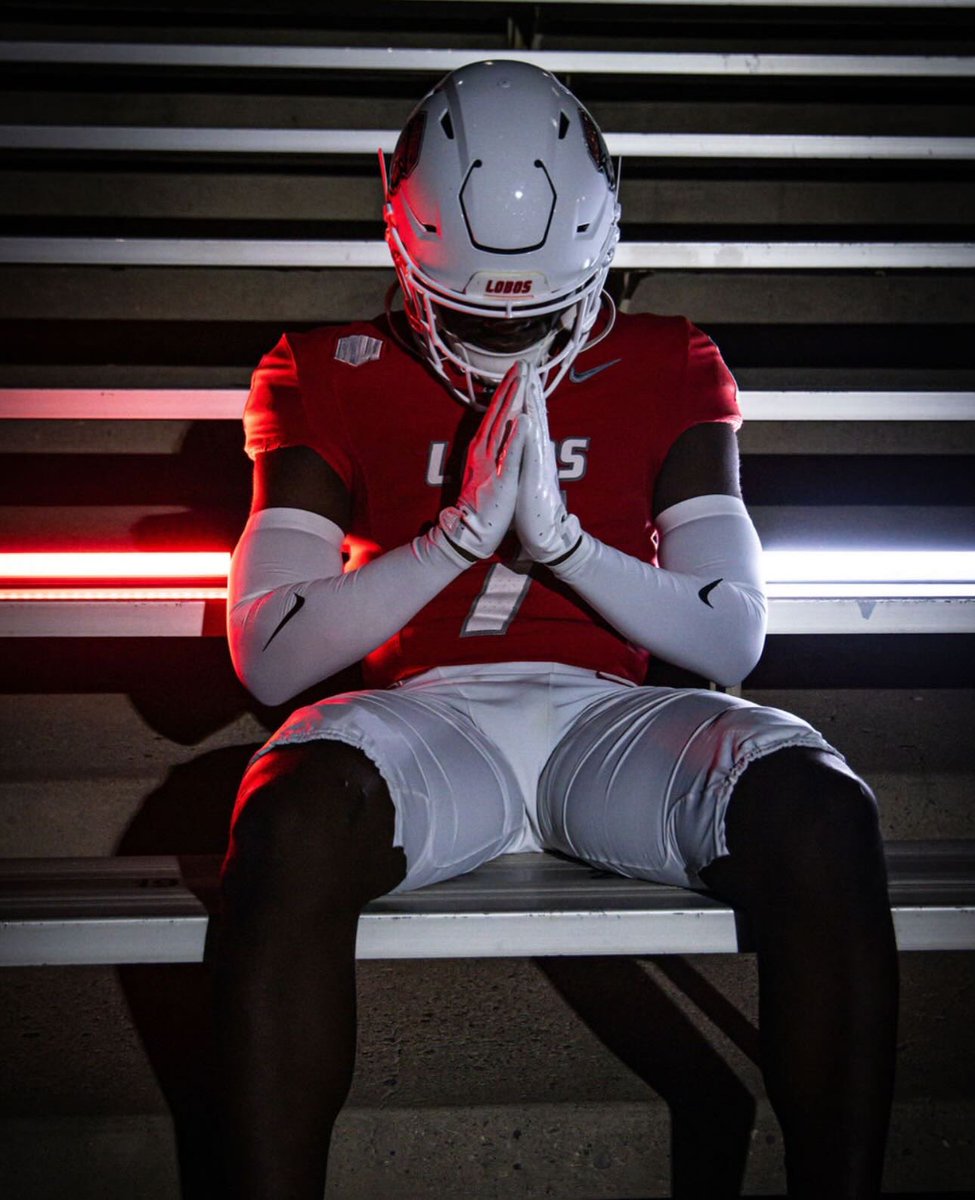 CamronAlakija7's tweet photo. Go LOBOS? #abq #lobos #UNM #Newmexico @UNMLOBOS  🔴⚪️ https://t.co/N0VVZKiirA