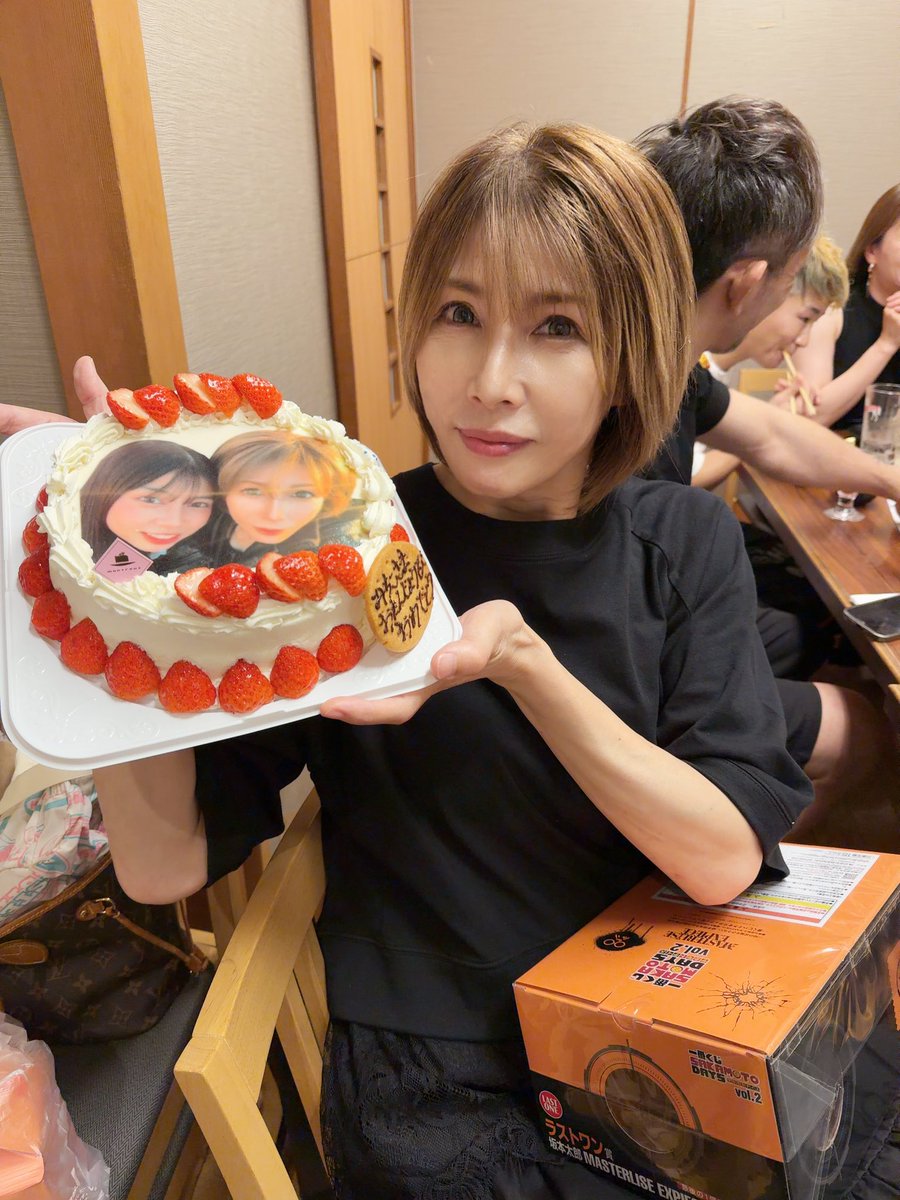 Egoist5's tweet photo. egoist会!
毛利道場のみんながお誕生日会をしてくれました✨
楽しすぎて滅♥️
ありがと‼️ https://t.co/kh0BVtqpHJ