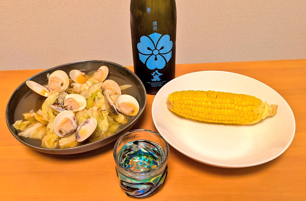 stationwinter's tweet photo. 旬のとうもろこし(味来)と、地元のハマグリと春キャベツで酒蒸しで、かんぱーい

#でん同士美食部
#GLOSSERぐるめ https://t.co/ZMKG0ab7VS