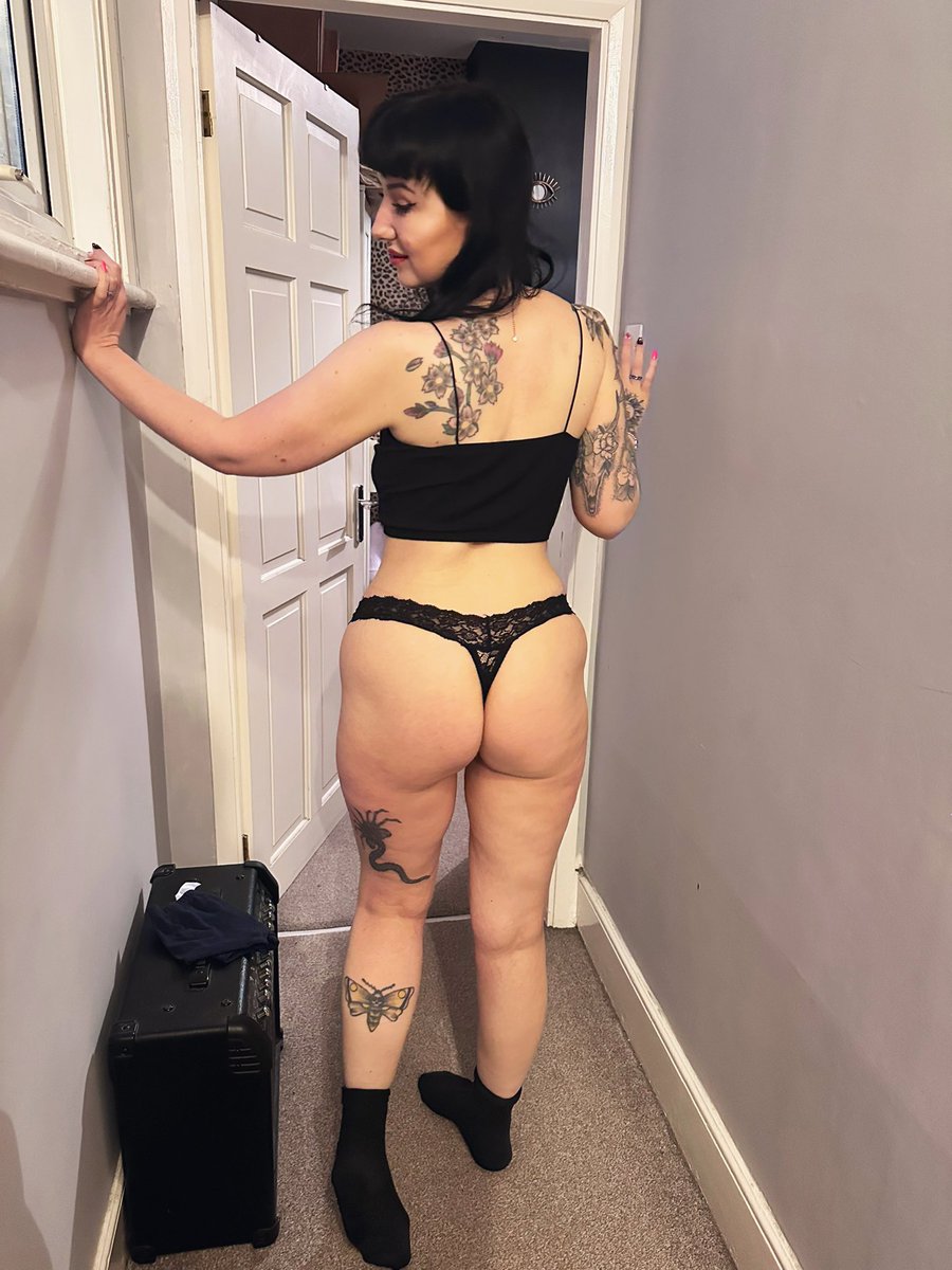 RvsKyla's tweet photo. ME OR 25yrs old girl 💋 https://t.co/TZKaHPUPNG