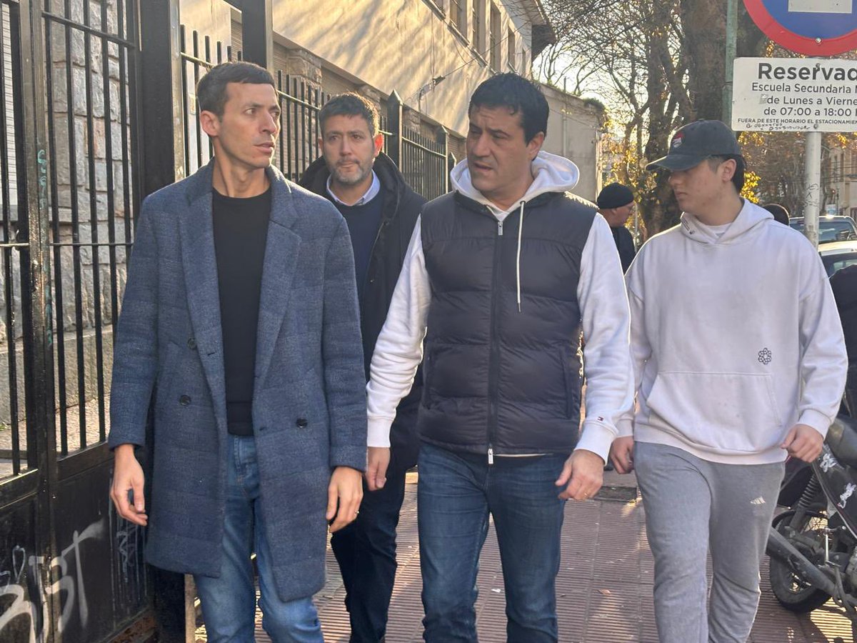 MaxiAbad's tweet photo. Voté en la interna de @ucrmdpbatan, acompañado por mi hijo Tomy, @richard_liceagavinas, candidato a presidir el Comité, y @arielmbordaizco. https://t.co/3wYGkhOkB0
