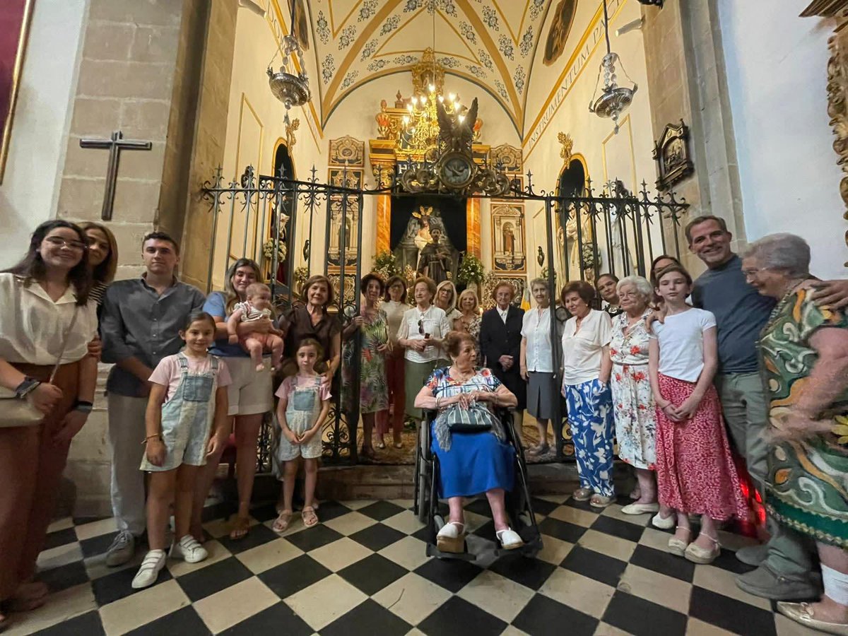 humildadvdr's tweet photo. REUNIDOS EN TORNO A SAN FRANCISCO. 
Hace unos días vivimos el primero de los actos que la Hermandad, junto al Colegio Divina Pastora y las FMMDP ha preparado en este año jubilar franciscano.
Una oración en la que nos hemos cuestionado, como Francisco: ¿Señor que quieres de mí? https://t.co/AtekVbmK0k
