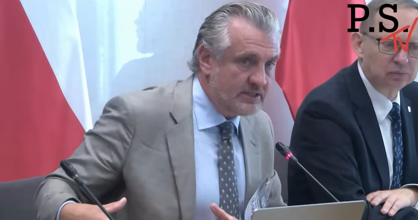 PioSzlachtowicz's tweet photo. Czy dzieci bez eliksiru są zdrowsze? Del Bigtree Link do programu: https://t.co/WRHiO6mhKb @justsocha @oswosSTOPNOP @Roman_Korona @KoronyPolskiej @GrzegorzBraun_ https://t.co/Pc5C6Rsktv