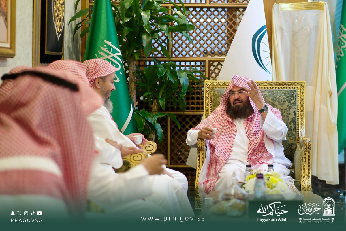 PRAGOVSA's tweet photo. خلال لقائه بقيادات الرئاسة.. معالي رئيس الشؤون الدينية يشيد بنجاح الخطة التشغيلية لحج 1447هـ ويؤكد جاهزية الرئاسة لـ موسم #العمرة .

https://t.co/UNZjhQ6Y3M https://t.co/TQ8beWAPvU