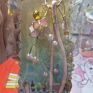 putuuwulann's tweet photo. Shopee Live: ganci dan strapphone❤️. Tonton msshop57 live sekarang: https://t.co/8D8zIv7MTd https://t.co/jvnfsQwnDn