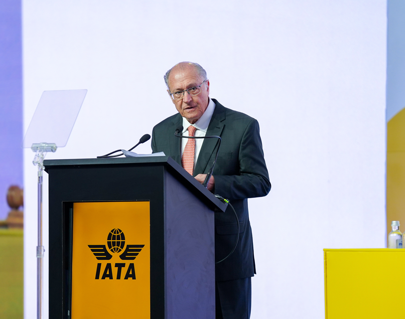 IATA's tweet photo. At the opening of the #IATAAGM, Vice President of 🇧🇷 @geraldoalckmin said:

"Brazil does not have just one pioneer in aviation; it has two. From Bartolomeu de Gusmão to Santos Dumont, it has been 300 years of proving that flying was in our destiny."

1/3 https://t.co/NtHmNigima