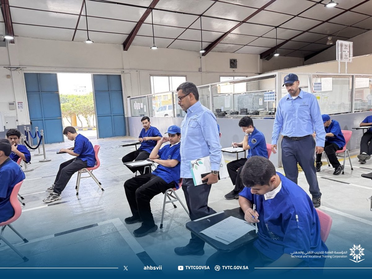 abhsvii's tweet photo. تغطية 📸 |

في إطار متابعة سير الإختبارات النهائية
 زار المعهد صباح اليوم من الادارة العامة للتدريب التقني والمهني بعسير 
م/ عبدالكريم هيجان ، للاطلاع و الاطمئنان على سير الاختبارات و أعمال اللجان .
#التدريب_التقني https://t.co/MaM2ORjYuG