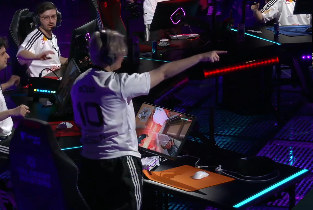 FUTesportsgg's tweet photo. https://t.co/mtHopZS83s