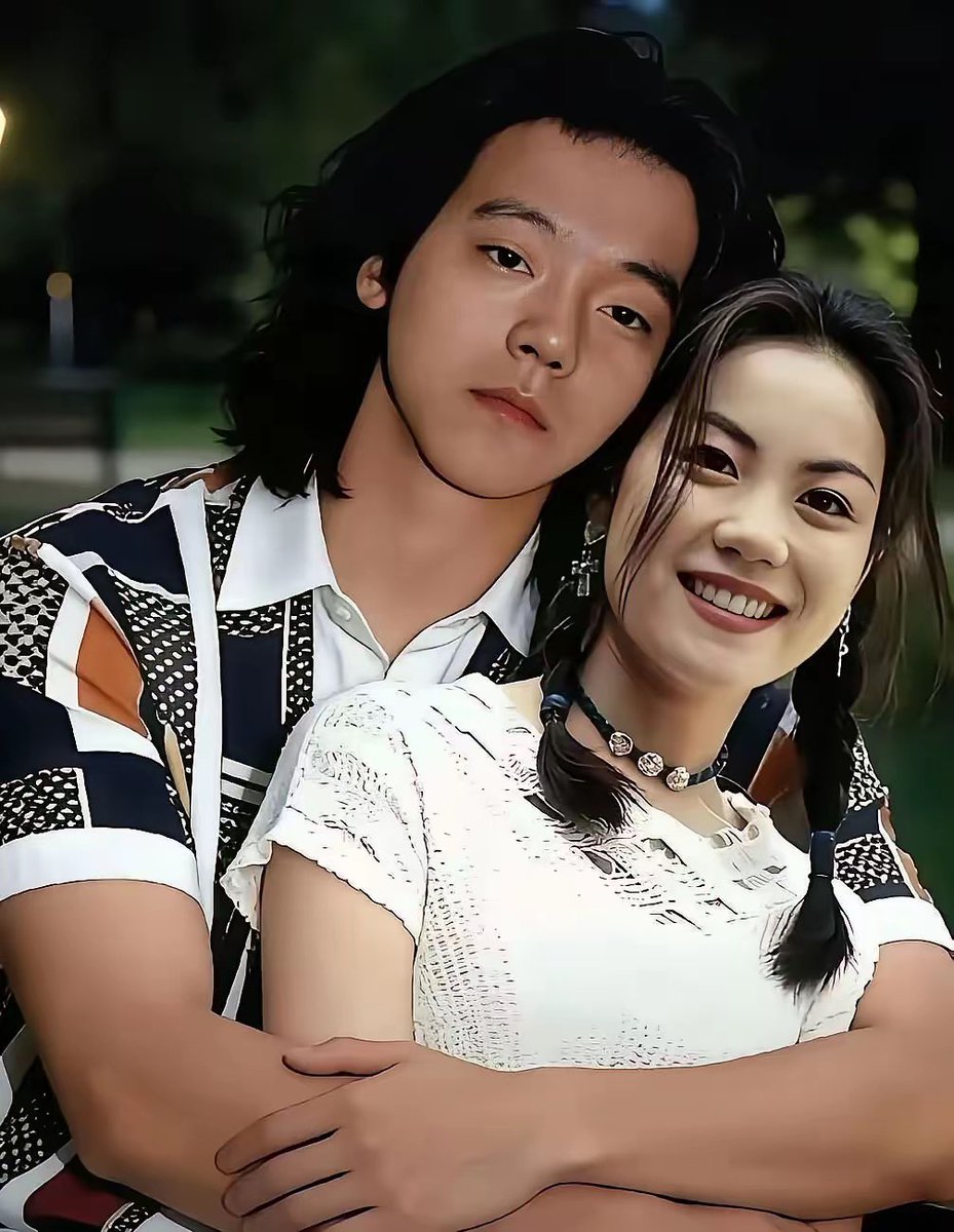 Kongkongda5882's tweet photo. 很多年前，某记者问：离婚分了几个亿？窦唯一脸懵逼：没有分到钱，离婚还有钱分？某记者又说：王菲的那个公司赚了5个亿。窦唯还是茫然：我不知道，每次用钱，我都会去家里的铁盒子里去拿。窦唯是一个纯粹的人。 https://t.co/zhHcu3lneP