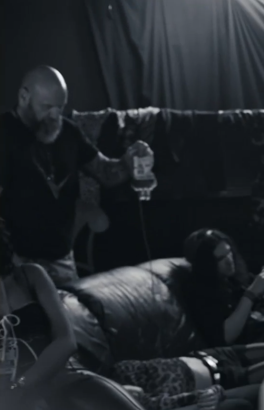 backup_mu's tweet photo. #tvlspoilers

the bassist just starting the book while a person in front of him is recieving blood transfusion. what was that about. are they clueless or https://t.co/h8ltKPAK1P