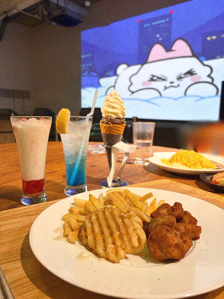 5_necoze's tweet photo. スモールワールズ、ンめねこコラボ最高〜❣️❣️❣️ド幸🐱🐱オタク大歓喜大感謝最高アミューズメントパークでした。飯うめーしスタッフさん優しいしンめうすは可愛いし最高の思い出です。エヴァもカッコよかったです。サイン会も最最最高😭😭😭 https://t.co/XnUOlEnb8r