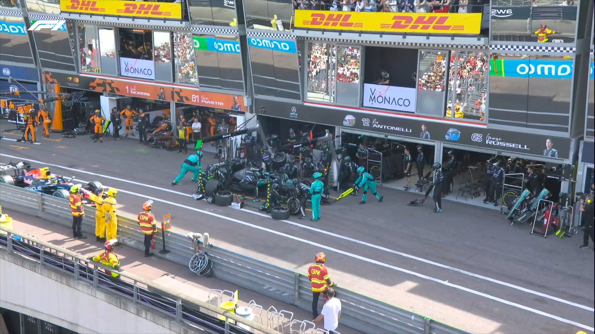 F1's tweet photo. 📻 "Have I served my penalty?" 

Russell may not have served his five second penalty in the pit box, amidst the flurry of stops 👀

#F1 #MonacoGP | LAP 64/78 https://t.co/B0W2xrP2g0