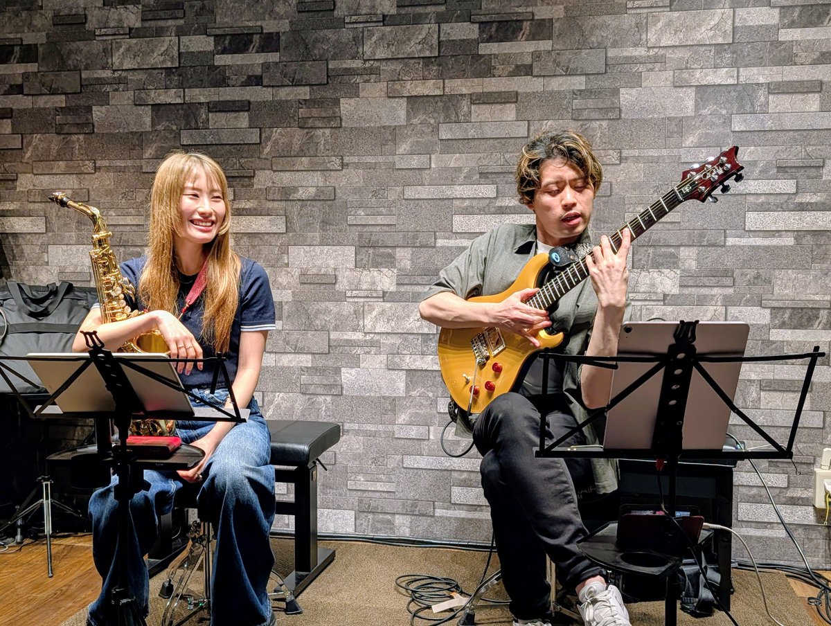 AcocoC's tweet photo. 昨日は有希ちゃんと森本さんのお久しぶりのデュオ🎷🎸✨
今回も息ぴったりの楽しくてあっという間の時間😆

管楽器もギターも触ったことある身としては、確かにこの二本の最適キーは何なんだろうと考えてしまう🤔
やっぱりCなのかな？

来月以降のライブの予定もたくさんで楽しみ🥰 https://t.co/nKmEzD4UaG