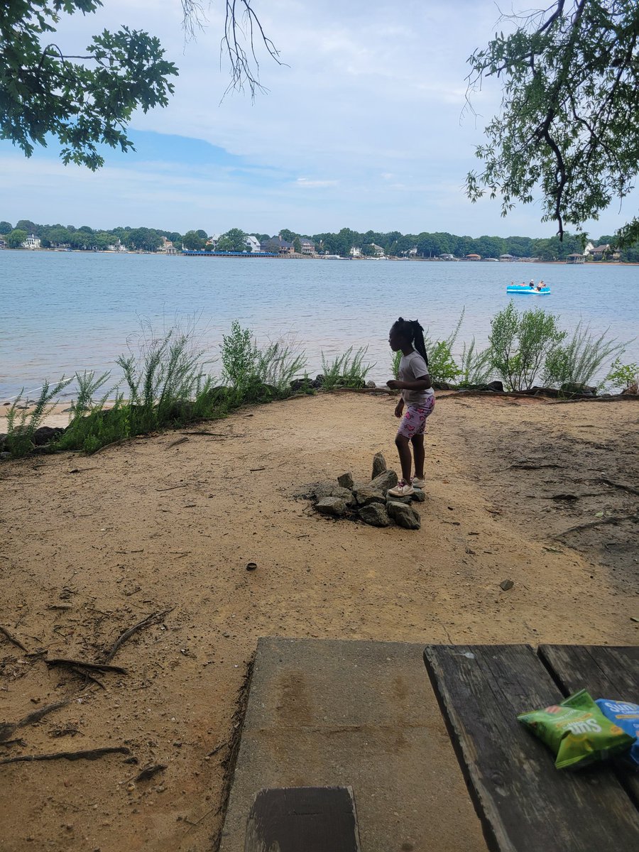 learning2_win's tweet photo. Morning World 🌎 

Thanking God for another above ground. 

These are the moments I grind for...

Lake day with my mini me https://t.co/PT6tR9UhYO