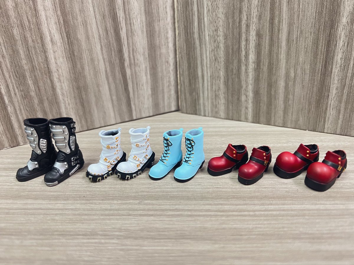 DEXMENT112's tweet photo. 今回の塗装品です
ロックと編み上げは明るい色に
ライダースは定番カラー
ラウンド系はブンノイチで無いですか？と聞かれたカラーにしてみました

#AKG
#AKガーデン29 https://t.co/BtivW71e4d