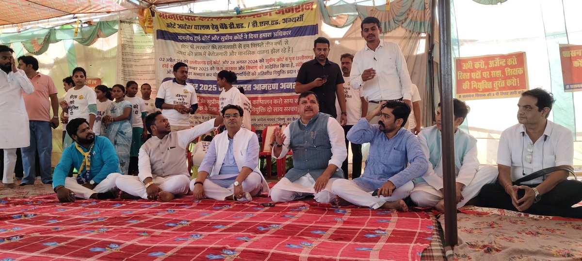 umeshkumar13189's tweet photo. @JayManikpuri2 @RaipurDistrict @SanjayAzadSln 160+ दिनों का धरना इस बात का प्रमाण है कि डीएड अभ्यर्थी अपनी मांगों को लेकर गंभीर हैं। सरकार को भी गंभीर पहल करनी चाहिए।
#CGDEd_को_नियुक्ति_दो #डी_एड_की_गुहार_2300_पदों_पर_नियुक्ति https://t.co/Suj21r3sUr