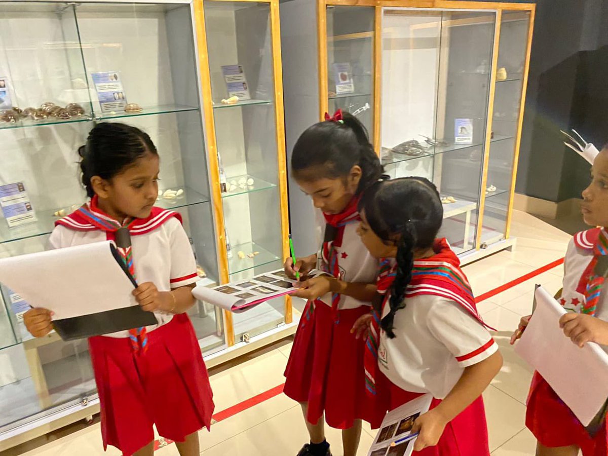 NatMuseumMV's tweet photo. ތާރީޚު ދަސްކުރުމަށް ދަރިވަރުންގެ ހުރި ޝައުގުވެރިކަން ފެނުމުން މުސްތަޤުބަލާ މެދު ކުރެވެނީ ފޮނި އުންމީދުތަކެއް!  💭📖

Seeing students immersed in history fills us with hope for a thoughtful and promising future! 💭📖
#HopeMW #MuseumWeek https://t.co/sLnKyqeNU2