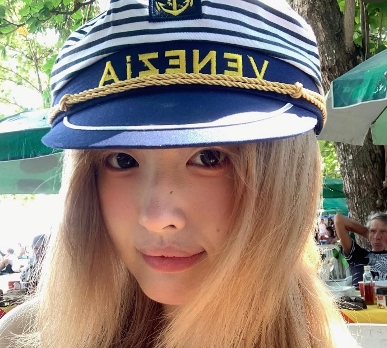 kashajuko's tweet photo. #吃瓜 #抖音
看片无意中发现了自己抖音关注的主播，痣都对上了 https://t.co/w3Ic0ZkJ4r