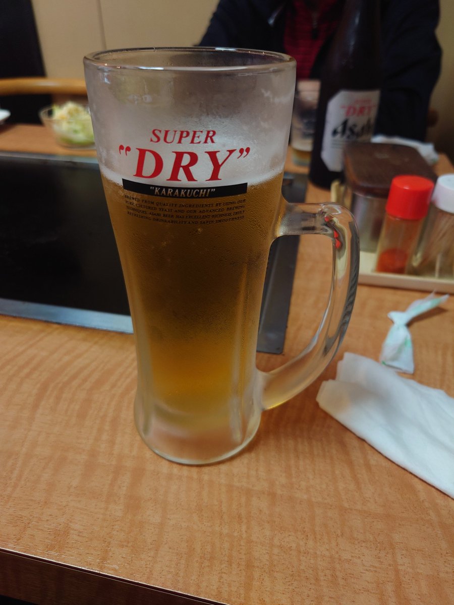 kasu__usak's tweet photo. ホテル近くのお好み焼き屋さんで夜ご飯♪泥酔すると21時のチケット争奪戦に参加出来ないから程々に飲まなきゃ。 https://t.co/zGOyRD5qxo