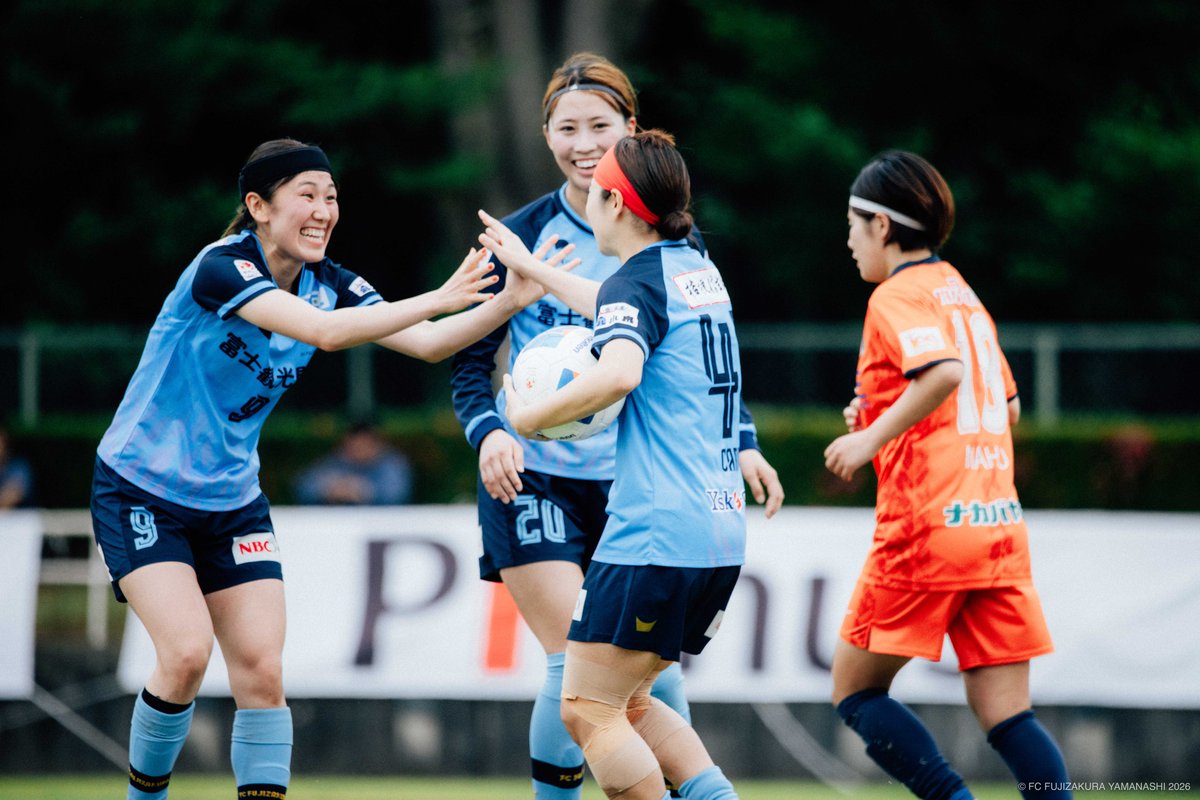 FC_FUJIZAKURA's tweet photo. ／
#FCふじざくら山梨 VS ディオッサ出雲FC
マッチレポートをアップ！
＼
平山監督と #内藤夏鈴 #出口春奈 のコメントをお届け！マッチレポートもアップ。
かりんの移籍後初ゴール🔥サッカーの町、#韮崎市 で3連勝✨
▼マッチレポート
https://t.co/xpqgBMl7em https://t.co/0AktTOzBK5