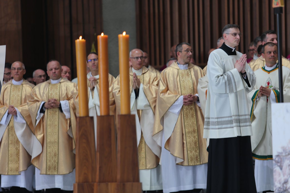 EpiskopatNews's tweet photo. W Świątyni Opatrzności Bożej w Warszawie rozpoczyna się uroczysta Msza Święta z okazji XIX #ŚwiętoDziękczynienia pod przewodnictwem abp. Tadeusza Wojdy SAC, przewodniczącego Konferencji Episkopatu Polski. https://t.co/JVZGIX5gQ7