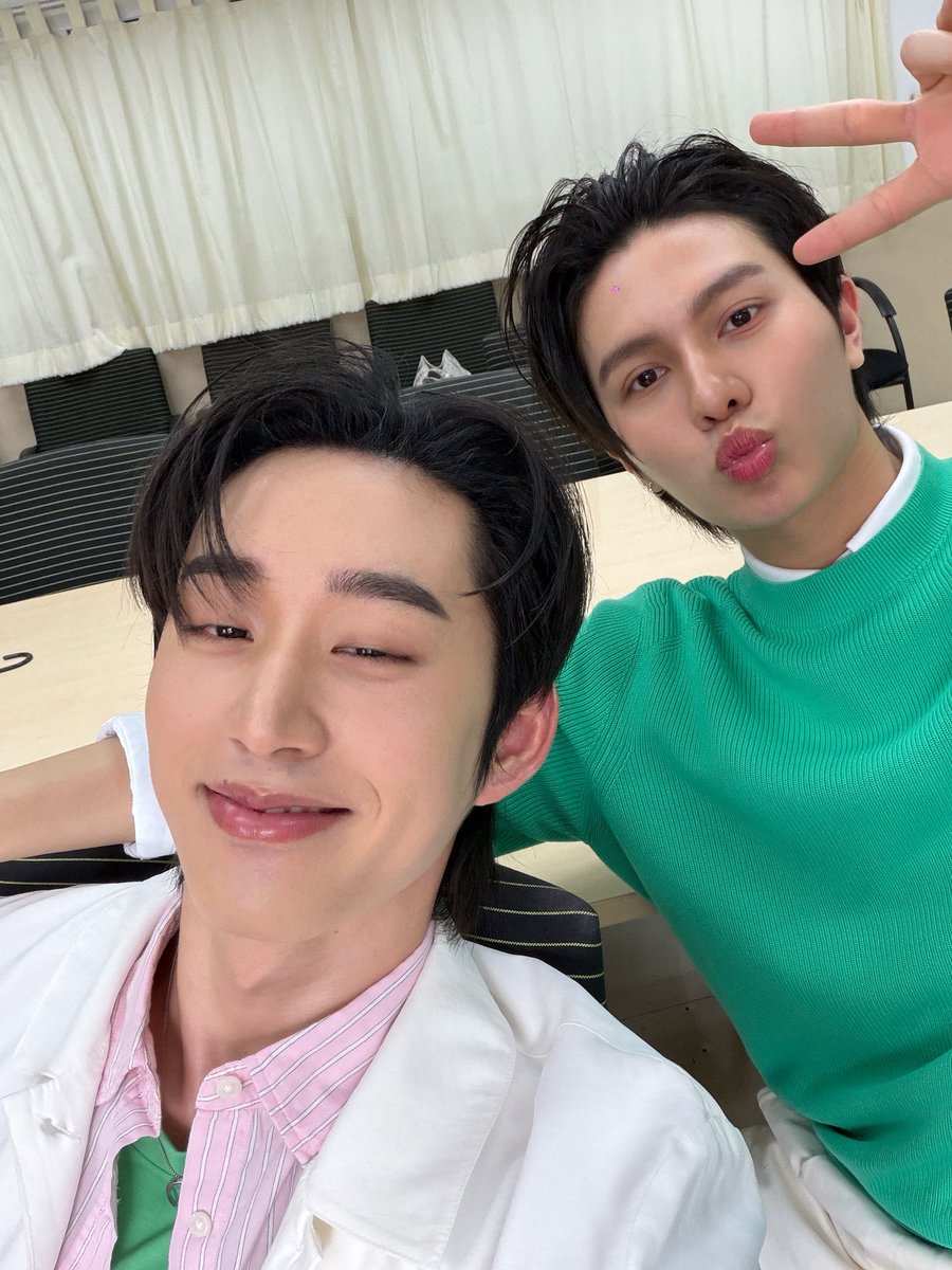 Supha1002's tweet photo. วันนี้เก่งมากเลย  หายคิดถึงไปได้นิ๊ดนึงงพน. กับ มะรืน มีถ่าย ซร. สู้ๆๆๆน๊าา หาเวลาพักผ่อนเยอะๆๆๆ ~ ✨🥰🎸🦈🍃💚

WILLIAMEST COMFORT ZONE

#LaurierxWilliamEst 
#WilliamEst #วิลเลี่ยมเอส https://t.co/9JY8VjZi5x