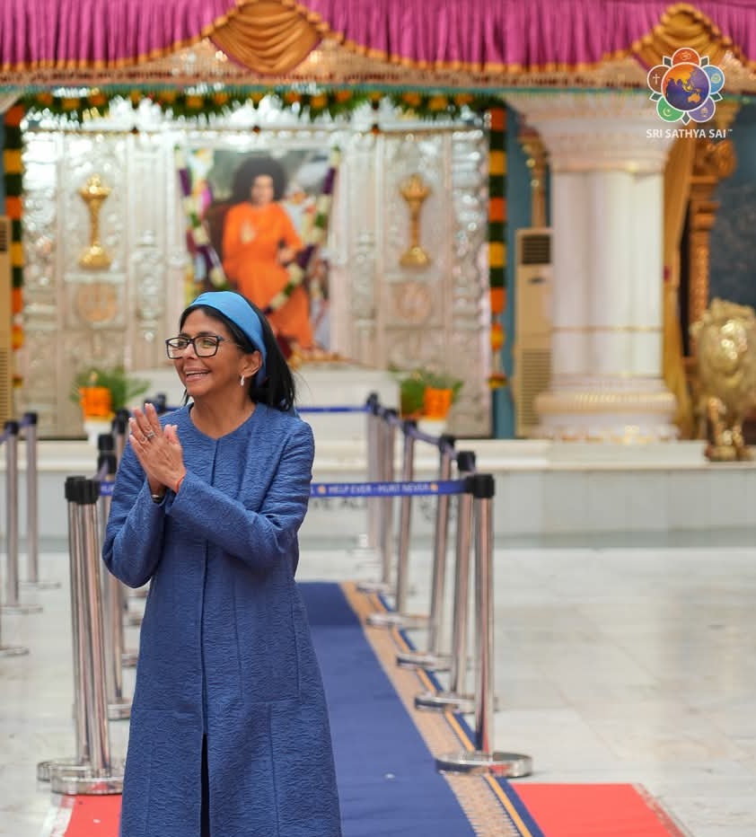 sidhant's tweet photo. Acting President of Venezuela Delcy Rodríguez at spiritual headquarters of the revered guru Sri Sathya Sai Baba in India https://t.co/yXe4SXvEYh