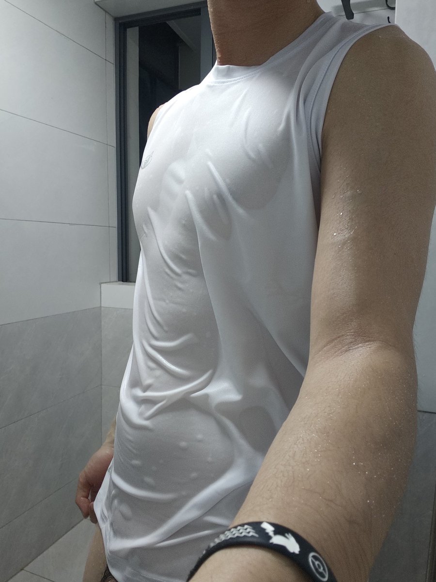 sapphire_0609's tweet photo. 哎呀怎么不小心淋湿了💦 https://t.co/NronyIOkxY