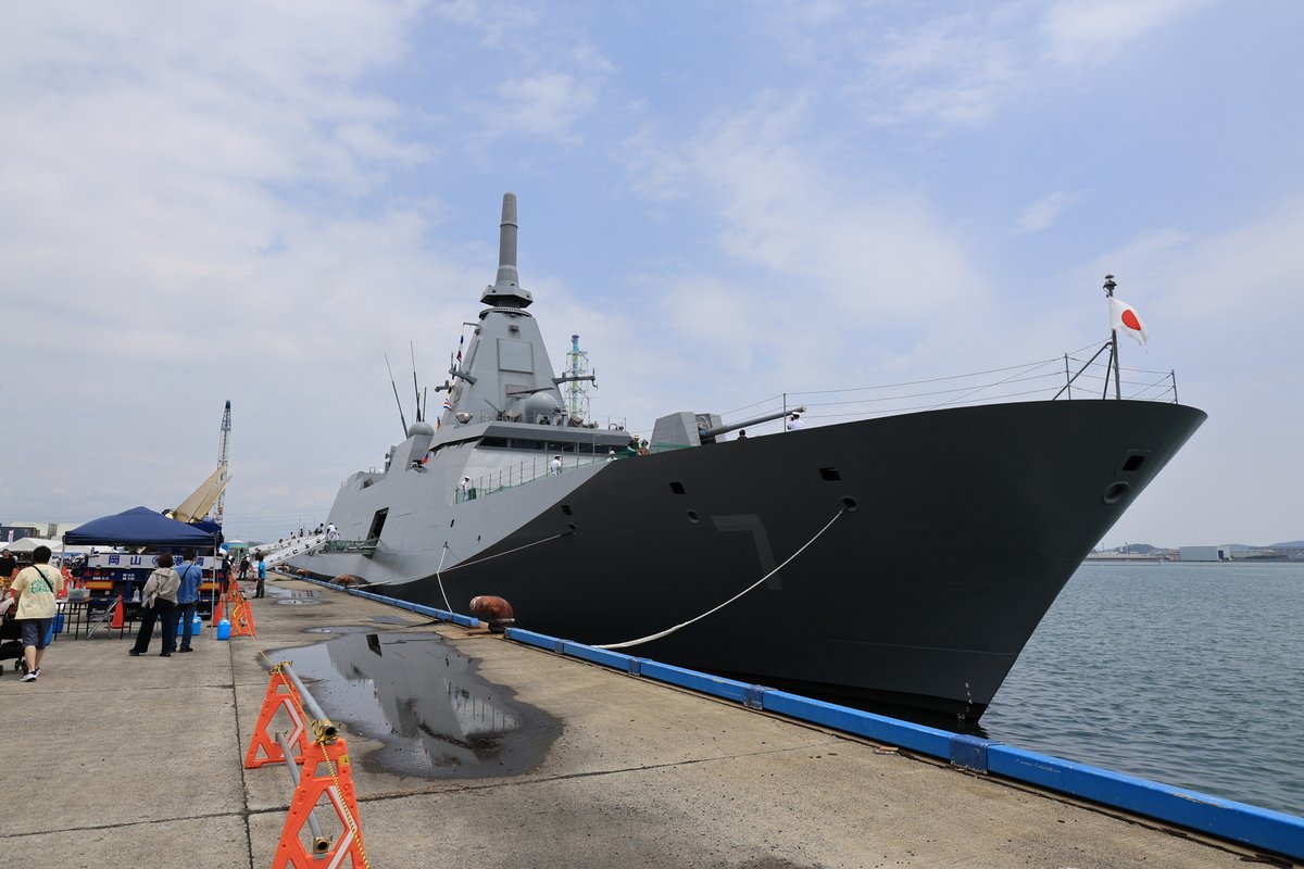 serikaro's tweet photo. 昨日は玉島ハーバーフェスティバルでによど観てきた！
もがみ型は建造中の様子は遠目から観てたけど、見学は初めてだったのでわっくわくで行ってきた😊
センサーやレーダー、カメラが山盛りで最新～～って感じだった（ https://t.co/vgOYsjES8w