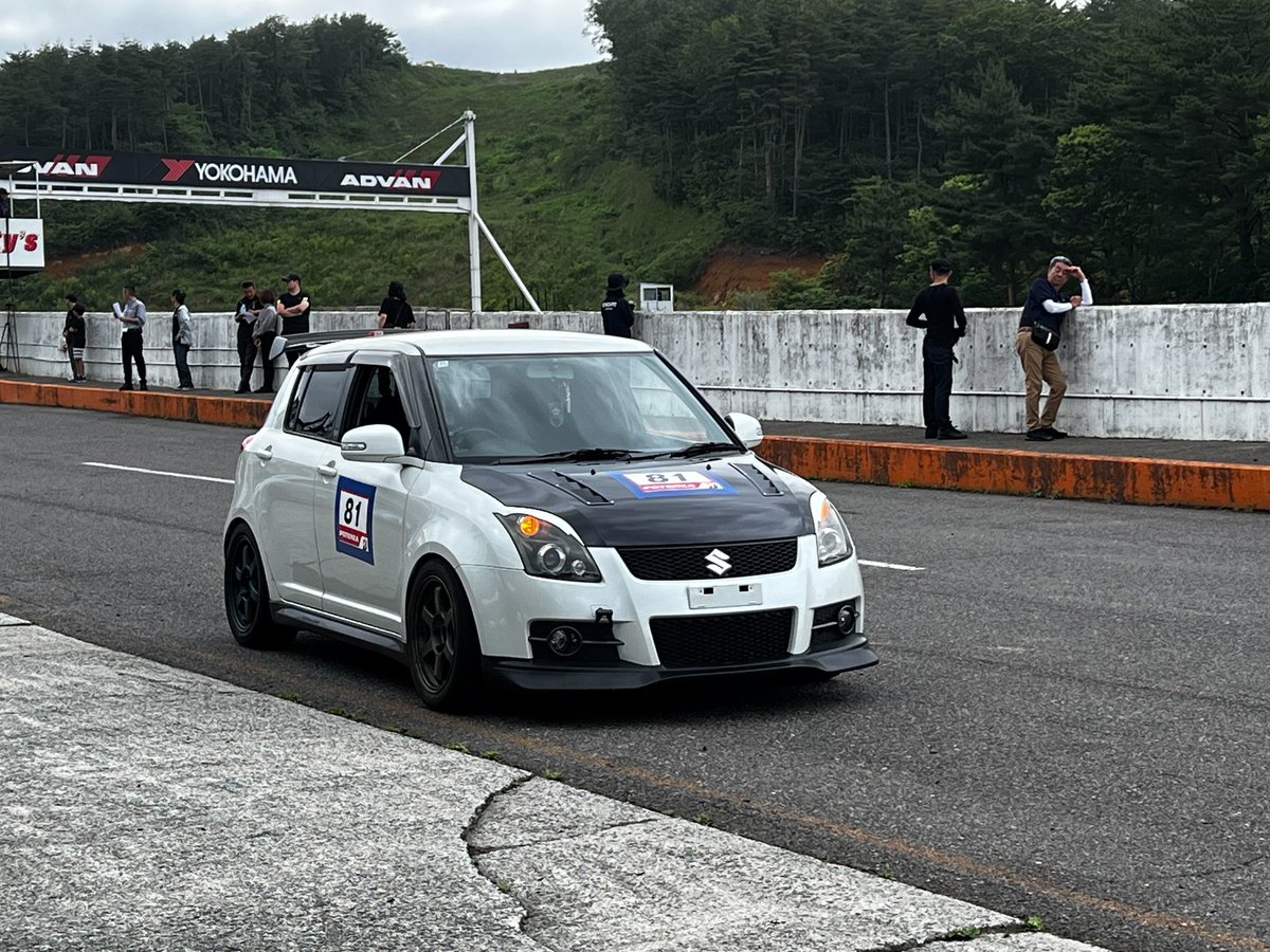 t_garage_acr's tweet photo. コクピット走行会エビス西🎌
無事に終了お疲れ様でした！
プンデ目標の12秒台に入れたし下位クラス模擬レースも5着だったけど楽しかったからヨシ🤟

次は駆動系アップデートして10秒台目標へ🙂‍↕️ https://t.co/uBwp7CdO48