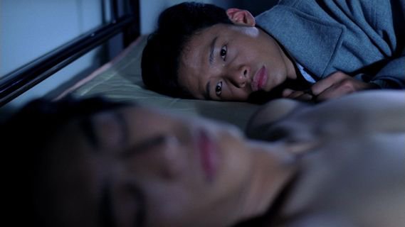 denaychh's tweet photo. vive l'amour (愛情萬歲,1994) dir. tsai ming-liang 

this final sequence is the most heartbreaking i've ever seen. you can literally feel the crushing weight of being completely alone in a crowded world, and how exhausting it is to long for a connection that just isn't there. https://t.co/ObvLZIcv82