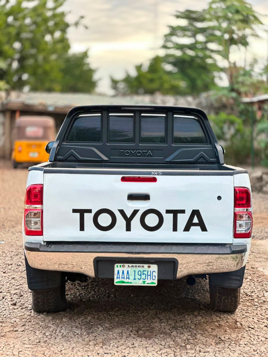 Zamaada002's tweet photo. AFFORDABLE PRICE 👍🇳🇬
CLEAN NIG USED TOYOTA HILUX 2O13 MODEL MANUAL DRIVE + 4WD DUTY IS ORIGINAL ✅ 

PRICE💰 15M ONLY 👈
LOCATION  KADUNA
🚚 NationwIde Delivery 

📞 Call/WhatsApp: 
08033218526

🔁 RT PLEASE TO HELP REACH THE RIGHT BUYER 🙏 https://t.co/7kUt2MMUGn