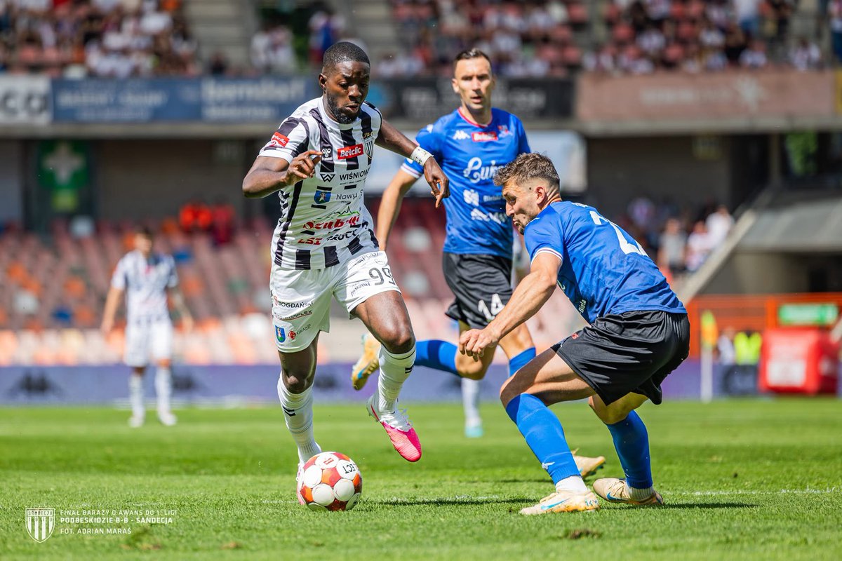 SandecjaNS's tweet photo. 📰 "Górale wracają do I ligi. Wygrali finał baraży"
🗞 "Podbeskidzie z awansem do 1. Ligi. Wygrany baraż z Sandecją"
📰 "Sandecja Nowy Sącz nie zagra w I lidze"

Przegląd prasy 🔗 https://t.co/3TkrFNVDOp https://t.co/ATTTYpofcA
