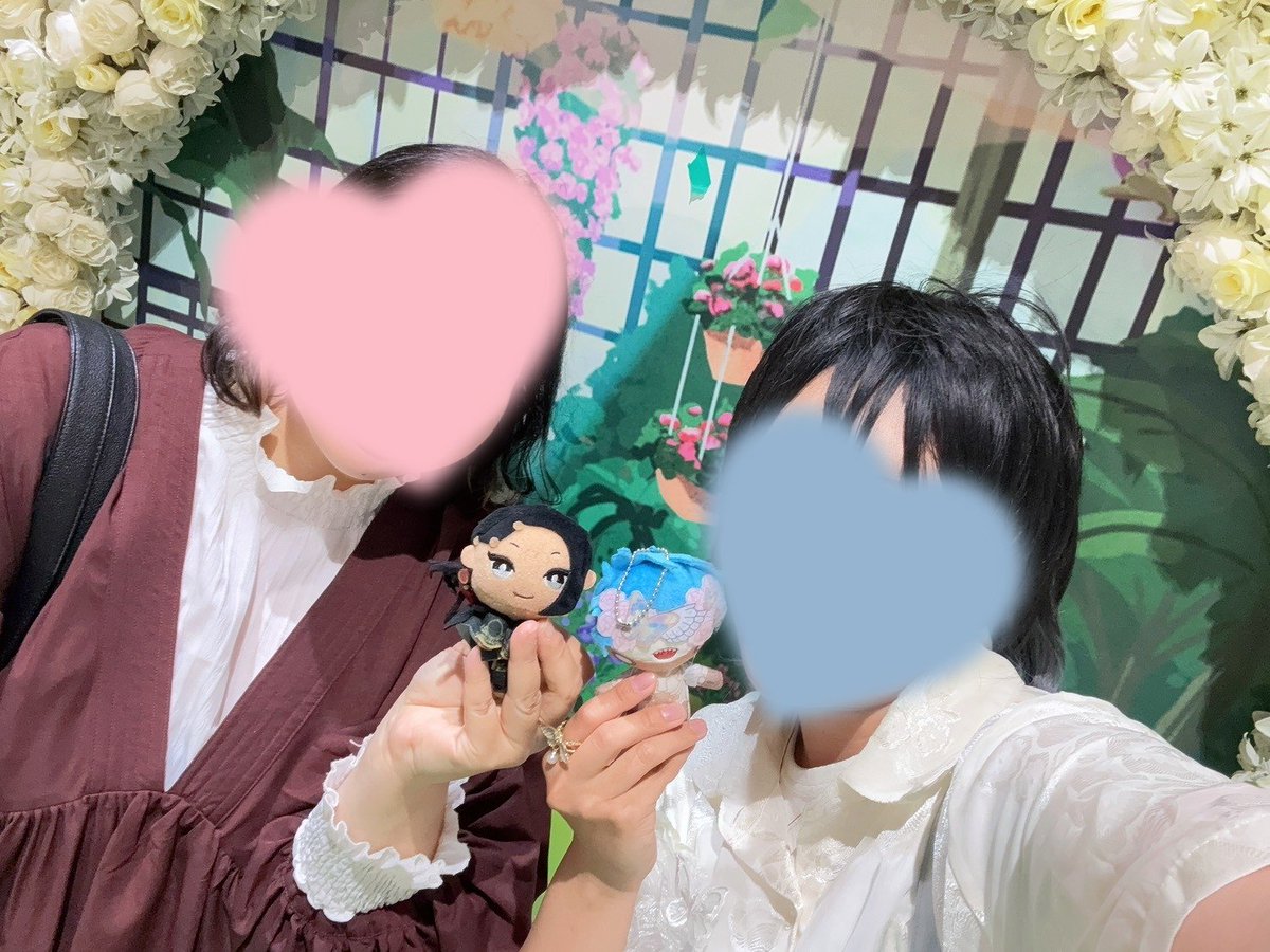 codename_ra1n's tweet photo. ＼❀白蛙ちゃんとツイステ展に行ってきたよ❀／ https://t.co/wpRZd2eaDT