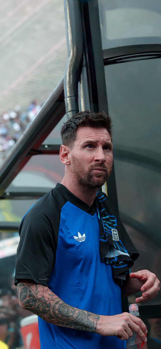 5aledz_'s tweet photo. The king of football 🐐💙 https://t.co/jaa4LXG169