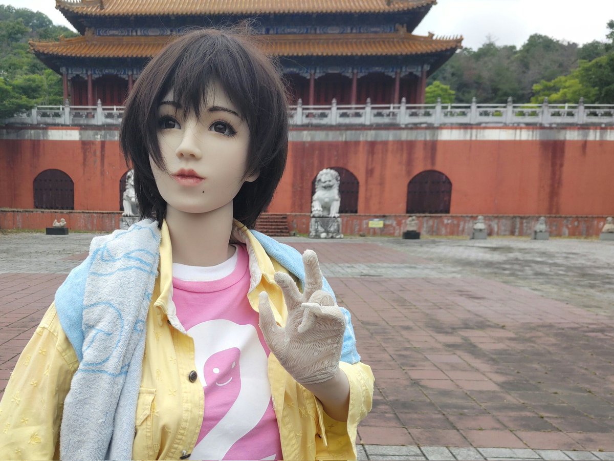 G5Ckc2osqU3gQvw's tweet photo. 怪しさ1000%太陽公園その3
外の石のエリアのみ入場可能に、割引してもらったメールの添付ファイル見てないのでしょ？ https://t.co/aAo83f3aE0