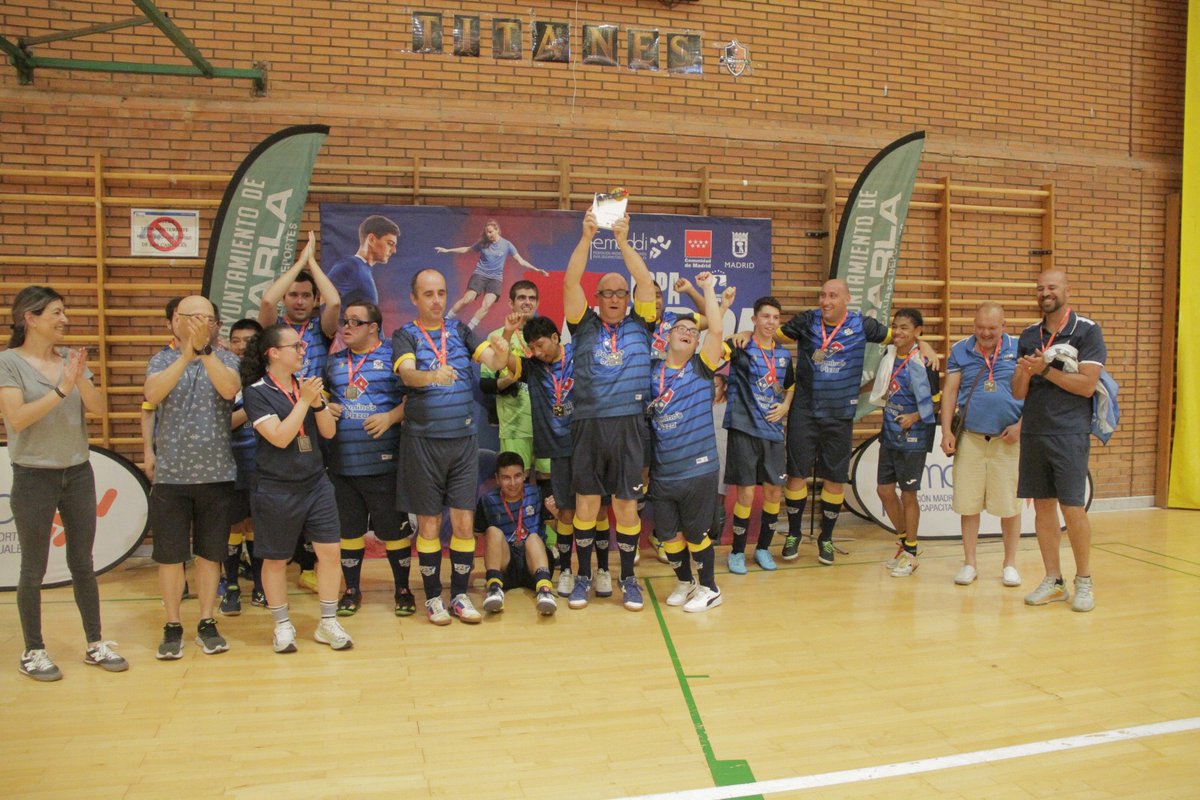 FSDiagonal's tweet photo. CAMPEONES DE COPA 
Nuestro equipo Femaddi pone el broche de oro a la temporada y los chicos de Yoli y Mario consiguen el campeonato de copa. Gran temporada con el subcampeonato de Liga y y campeonato de Copa.
Enhorabuena chicos 
@femaddi
@AytoParla
#123Diagonal 
#FAMILIADIAGONAL https://t.co/JfvABCV5aW