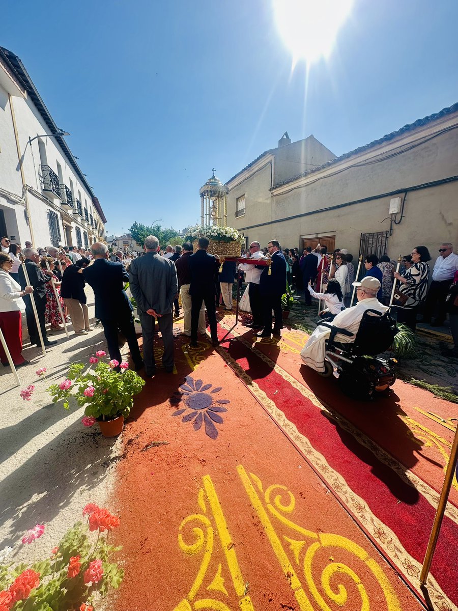 PsoeMota's tweet photo. 👏🏼✝️Gracias a todas las hermandades y cofradías de Mota del Cuervo y especialmente a la Hermandad del Santísimo Sacramento por hacer brillar nuestro pueblo un Corpus más ✝️❤️ https://t.co/lRBudfnvmQ